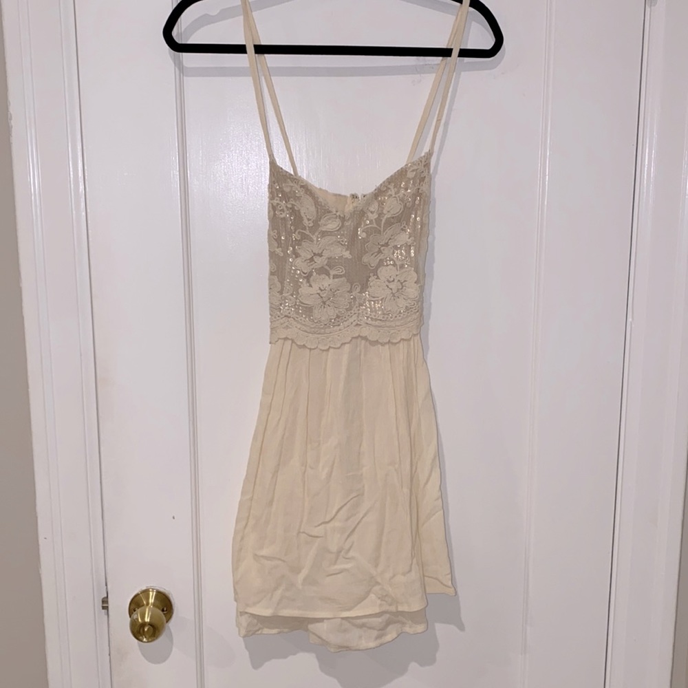 HOLLISTER LACE & GOLD OFF- WHITE DRESS - size small